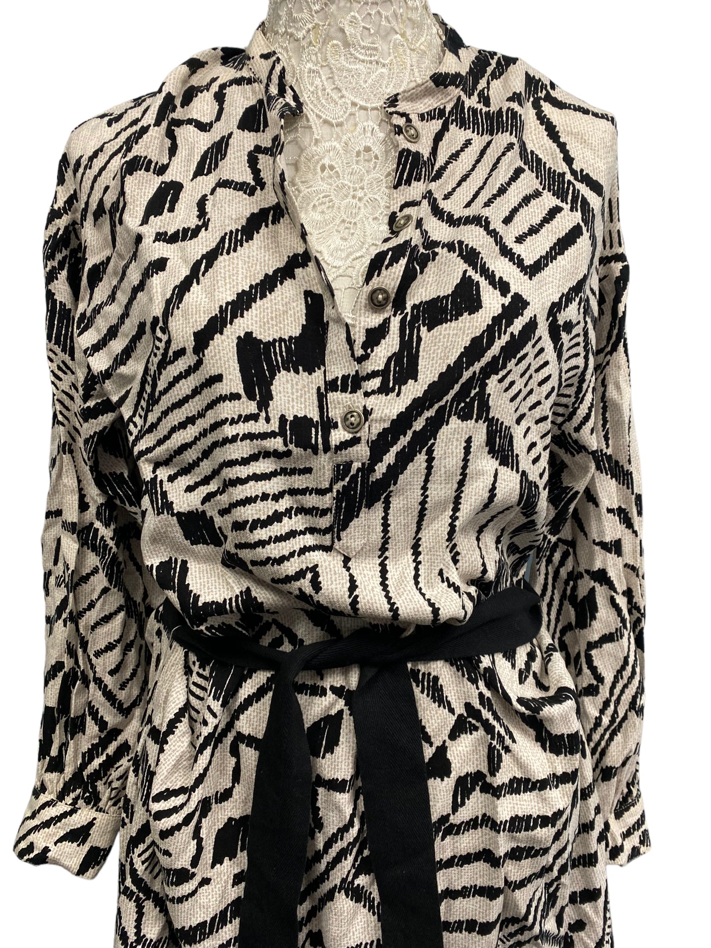 SHort Shift Dress , Black & White long sleeve, Sexy smart pretty UK 6-8